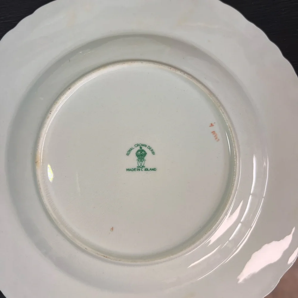 Elegant Floral Dinnerware Set with Gold Trim - Picture 9 of 10